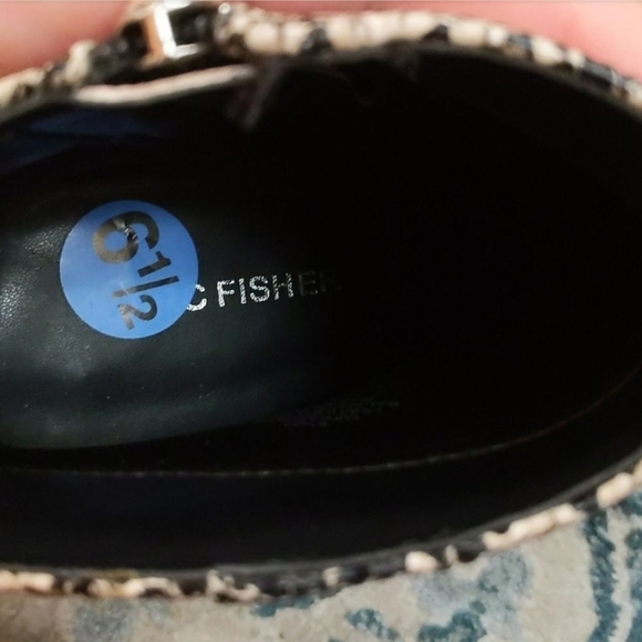 Marc Fisher snakeskin ankle booties 6.5 - Picture 3 of 9